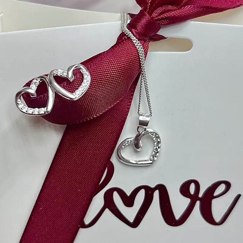 Conjunto aretes y cadena corazones