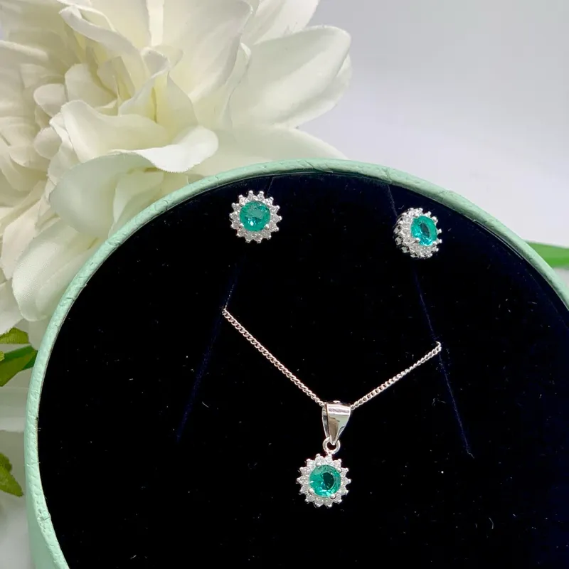 Conjunto aretes y cadena verde 