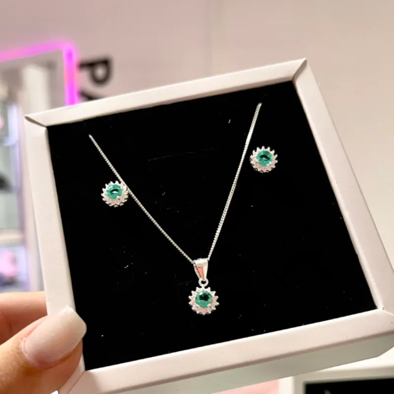 Conjunto aretes y cadena verde 
