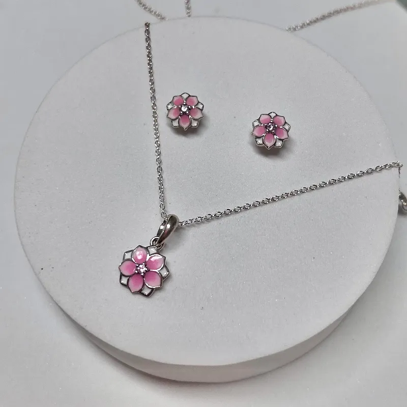 conjunto aretes y collar Pandora 