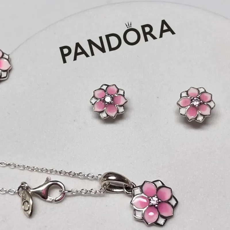 conjunto aretes y collar Pandora 