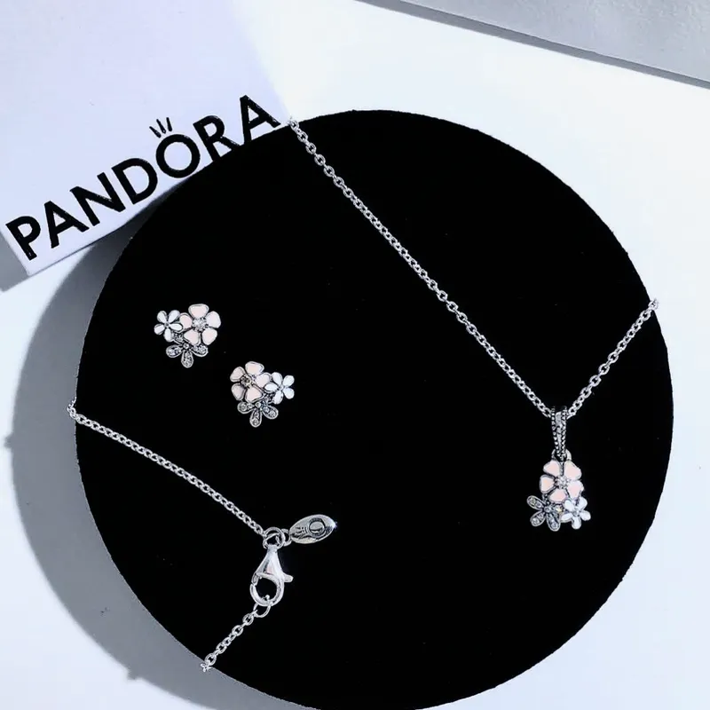 Conjunto Pandora Prado de flores 