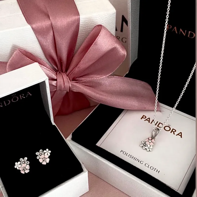 Conjunto Pandora Prado de flores 