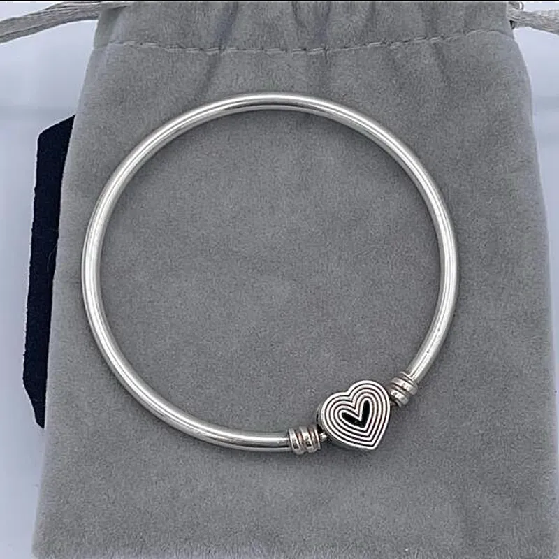 Pulsera rígida corazón 