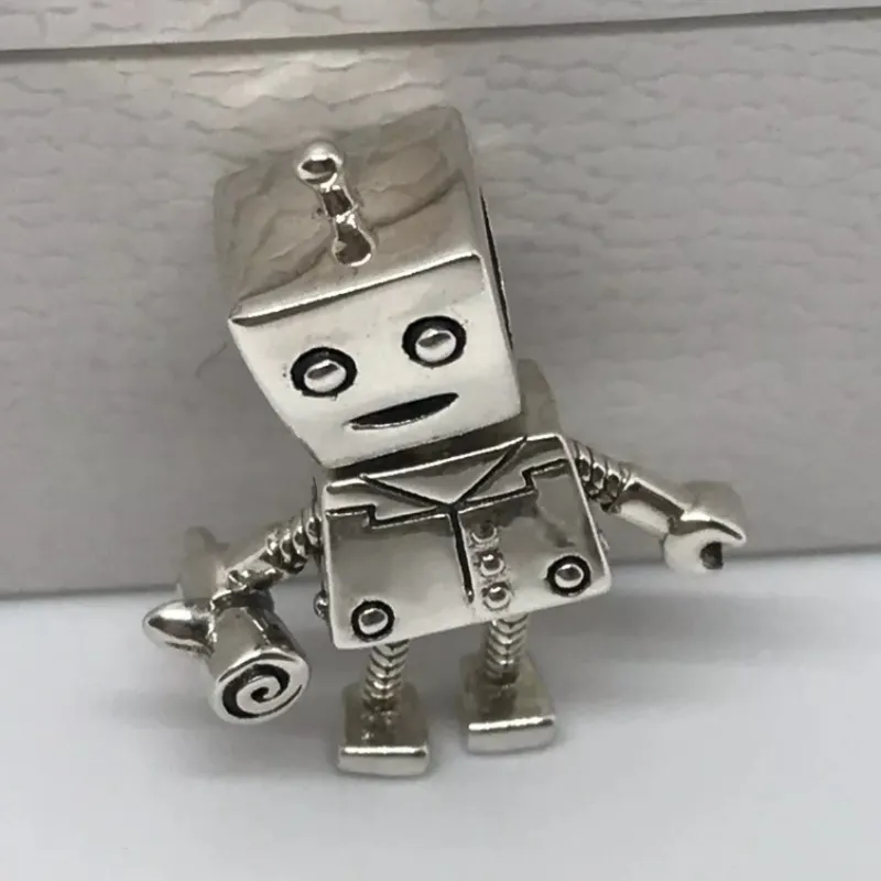 Robot enamorado con regalo flor