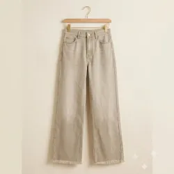 Pantalón Jeans "Beige Arena" con Bajo Deshilachado Talla S