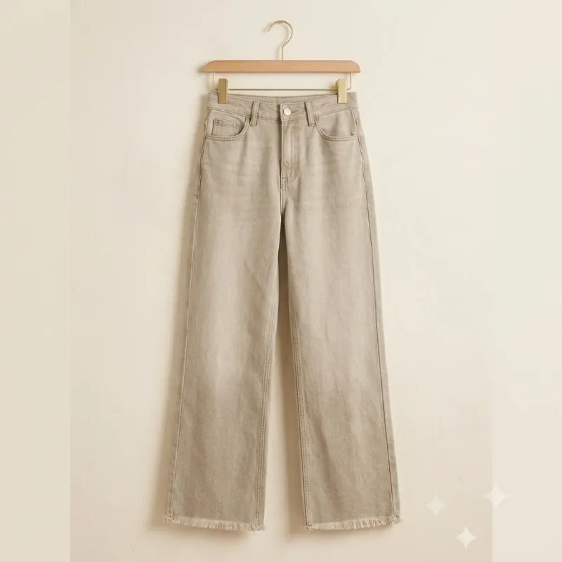 Pantalón Jeans "Beige Arena" con Bajo Deshilachado Talla S