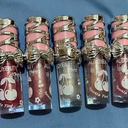 Lip gloss con brillo y lazo