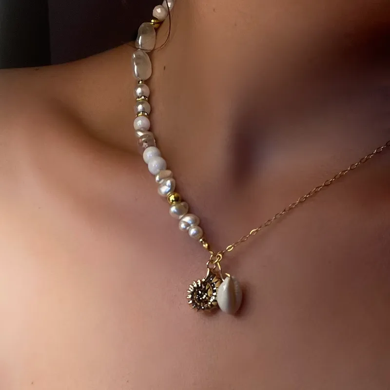 Colgante de perlas y acero 