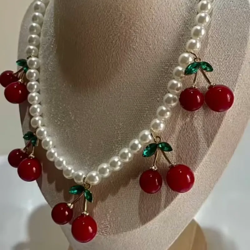 Collar de perlas con cerezas Maxi