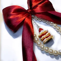 Strap de teléfono con lazo rojo y charm 