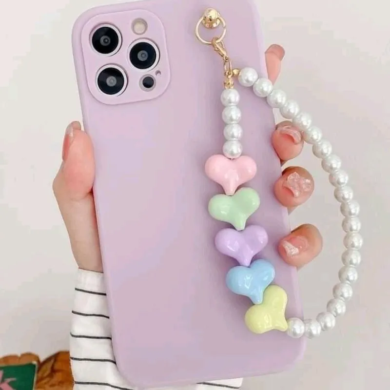 Strap de teléfono con perlas y corazones 