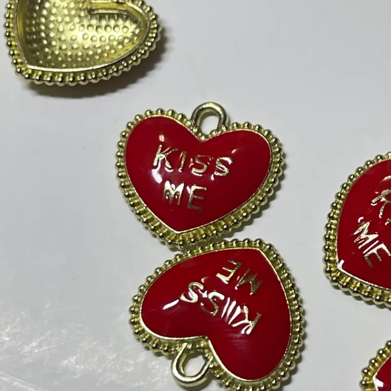 Corazon rojo “KISS ME” 