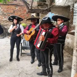 Mariachis con Luxury Balloons