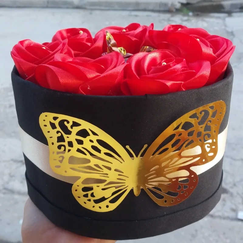 Caja con Rosas y bombones 