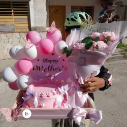 Caja rellena con flores