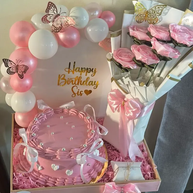 Caja rellena con flores