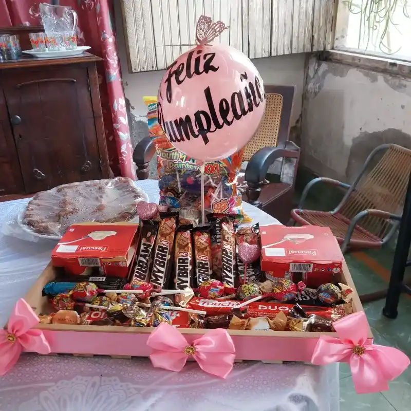 Caja rellena de confituras 