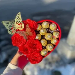 Corazón con Rosas y Bombones 
