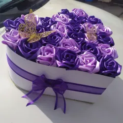 Corazón relleno de rosas