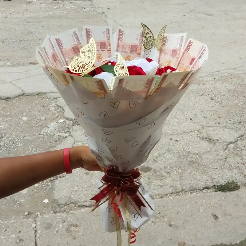 Ramo 💐 de rosas eternas