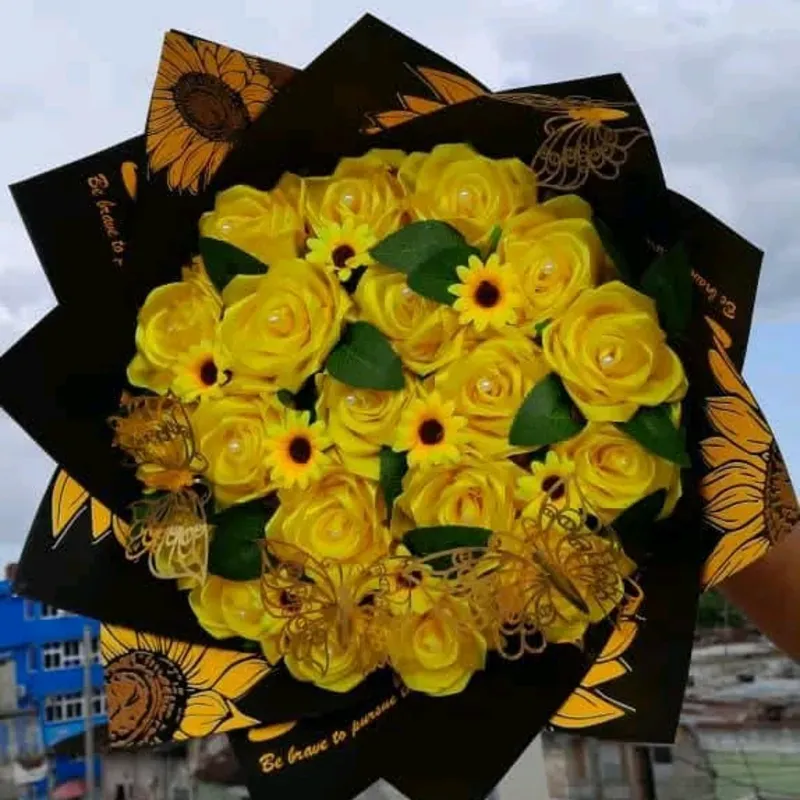 Ramo de Rosas Eternas 