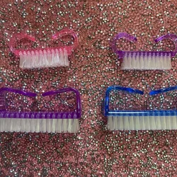 Cepillos para uñas grandes y pequeños 