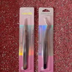 Par de pinzas para la aplicación de extensiónes de pestañas 