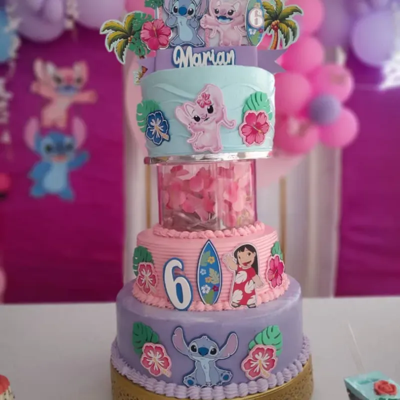 Pastel temático con soporte 
