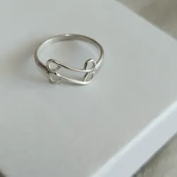Anillo de figura