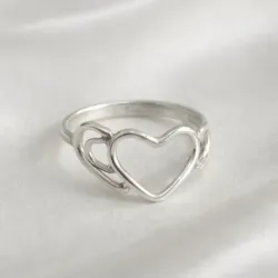 Anillo de figura