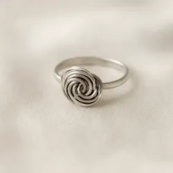 Anillo de figura