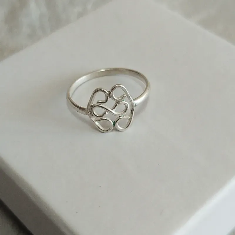 Anillo de figura