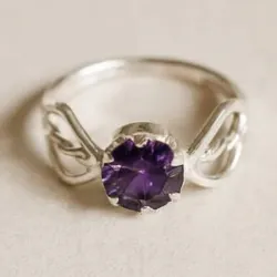 Anillo de piedra amatista 