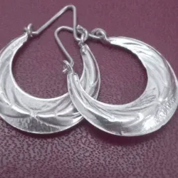 Argollas con chapa tallada