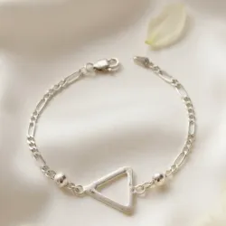 Pulsera con diseño minimalista