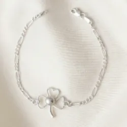 Pulsera con diseño minimalista