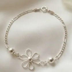 Pulsera con diseño minimalista