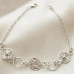 Pulsera con diseño minimalista