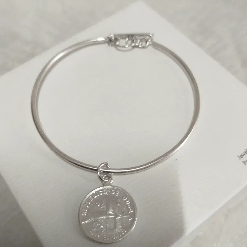 Pulsera con moneda 