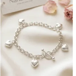 Pulsera de corazones