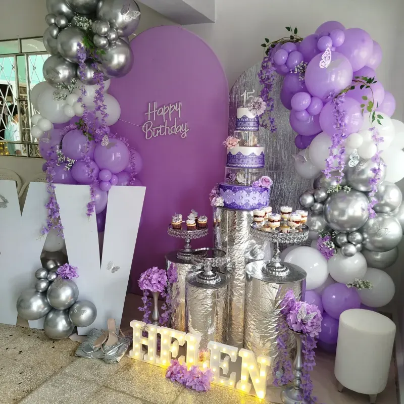 3 pisos con separadores morado y plateado