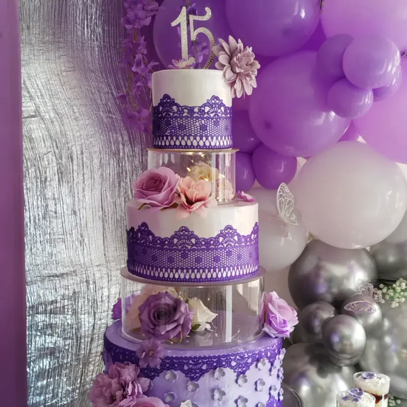 3 pisos con separadores morado y plateado