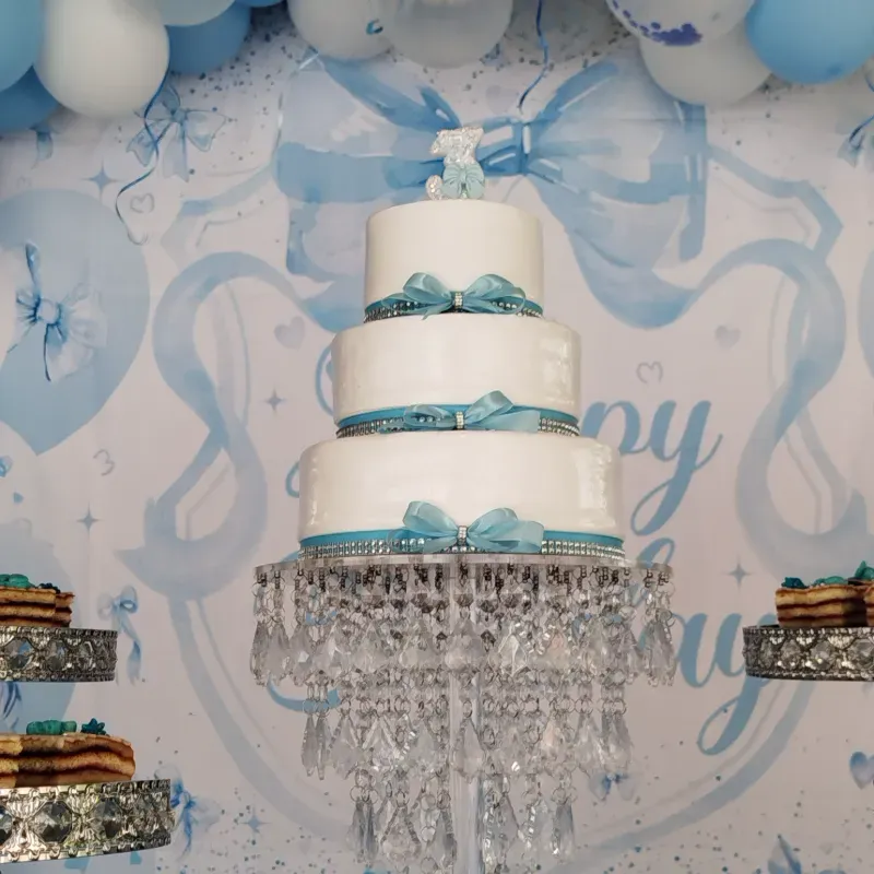 Azul claro y blanco con lazos