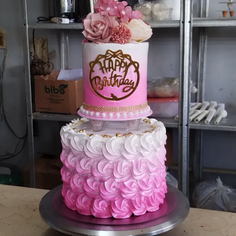 Cake 2 pisos. Mujer. 