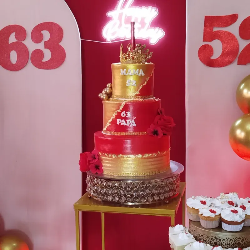 Rojo y dorado 3 pisos pegado