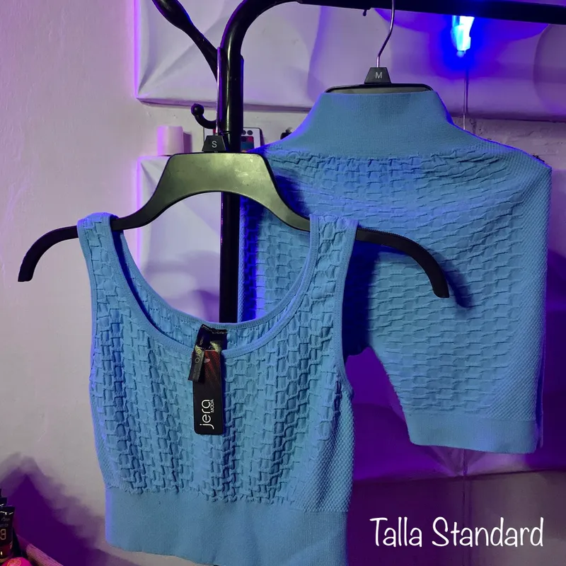 Set de top + licra Modelo 2