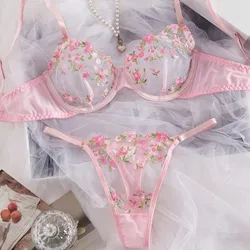 Juego de lencería rosa