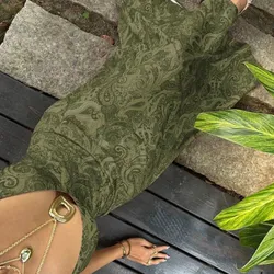 Vestido verde con arabescos