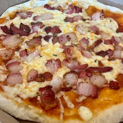 Pizza de Bacon y Queso Blanco